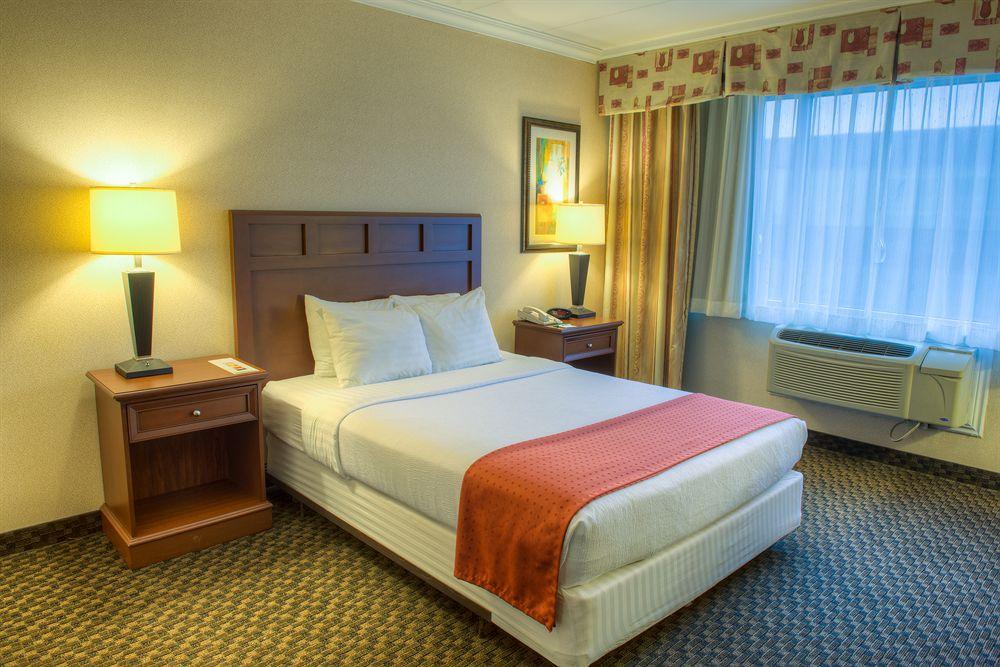 Four Points By Sheraton Windsor Downtown Exterior foto